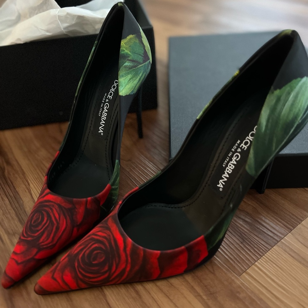 NEW Dolce & Gabbana rose heels